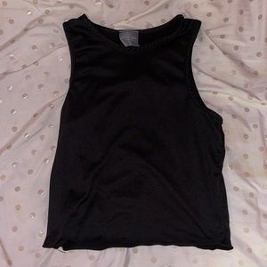 i’m selling a black tank top size medium